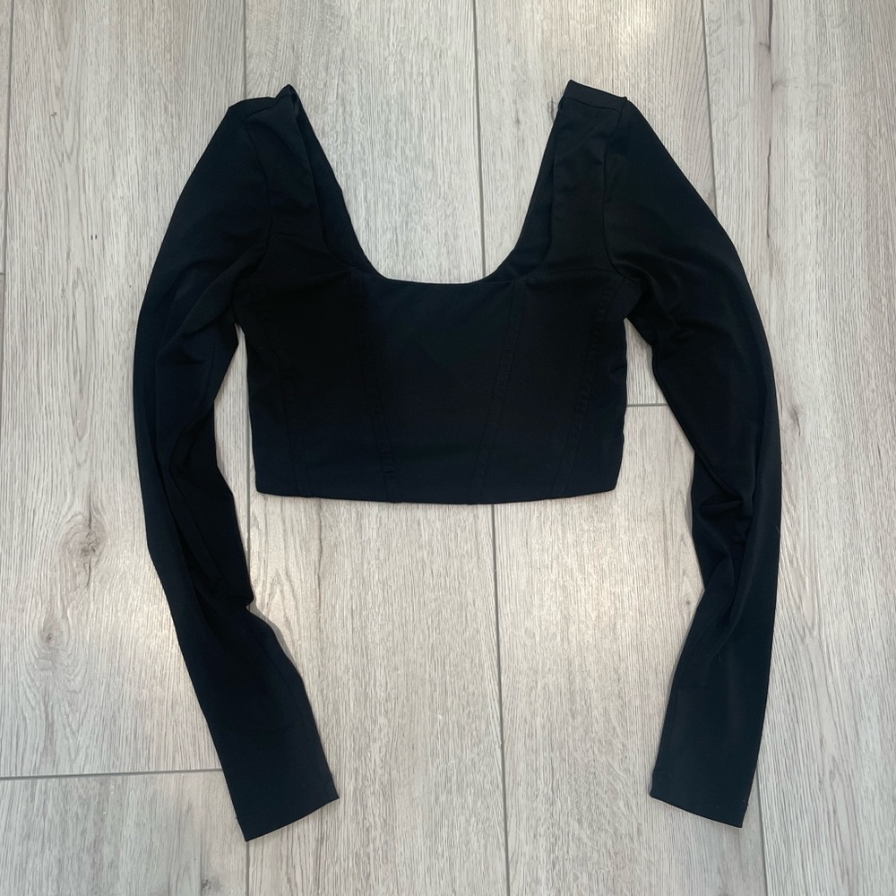 Dynamite Cropped Top - Picture 2 of 10